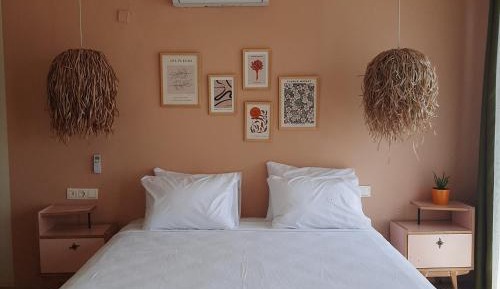 Deluxe Double Room with Side Sea View