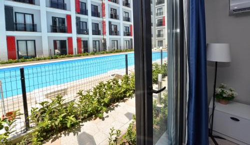 Apartment with Pool View 
