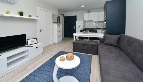 Apartment with Garden View