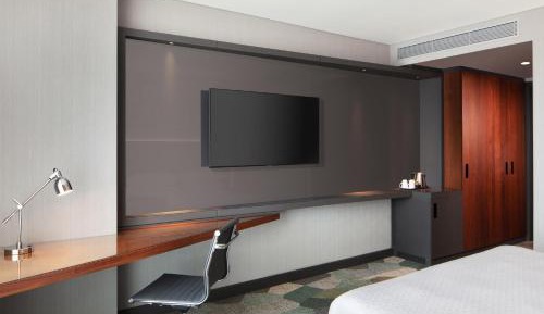 Deluxe King Room with City View