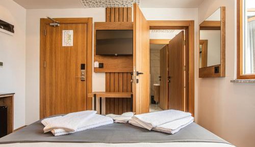 Quadruple Room with Private Bathroom