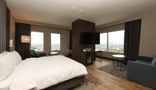 Junior King Suite