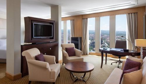 Junior Suite with Executive Lounge Access