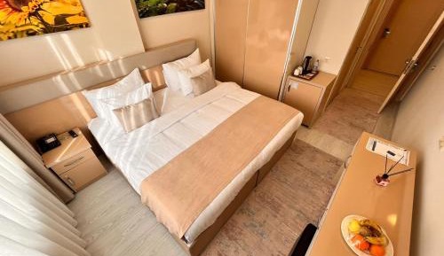 Double or Twin Room with Sea View