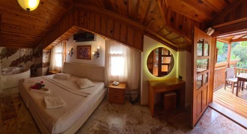 Junior Suite with Balcony
