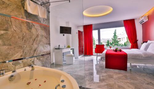 Honeymoon Suite