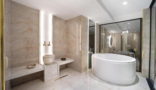 Executive Suite with Turkish Hammam ~ Bathtub & Fireplace 
