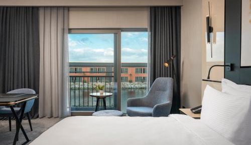 Standard King Room with Sea View