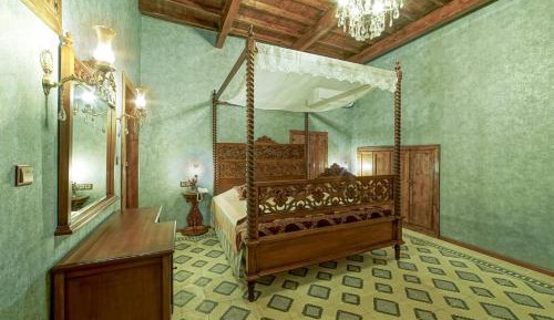 Deluxe Double Room (2 Adults + 1 Child)