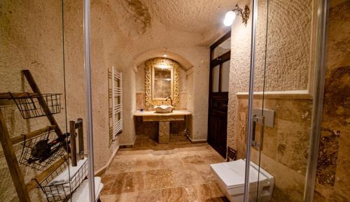 Superior King Suite