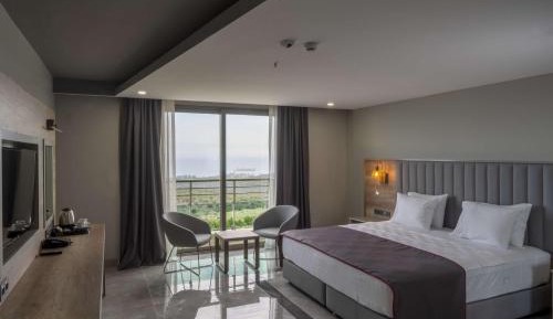 Superior Room with One Queen and One Twin Bed with Land View - Smoking