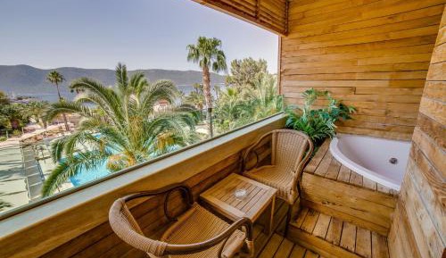 Junior Suite with Sea View and Hot Tub
