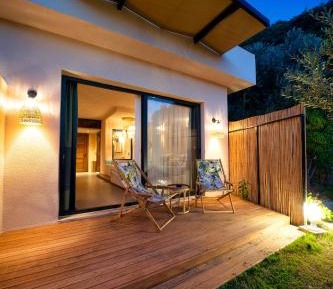 Suite with Garden View
