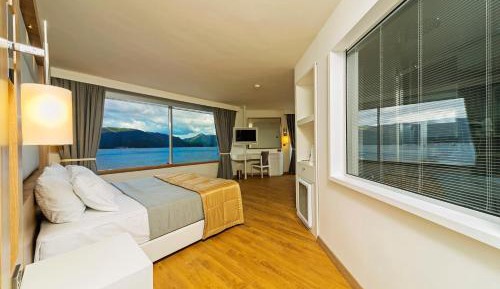 Corner Suite
