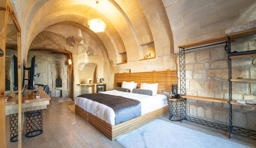 Premium Cave Suite