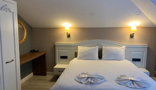 Deluxe King Suite with Terrace and Sea View