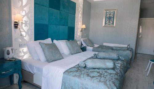 Comfort Triple Room with Travertine View
