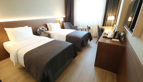 Standard Twin Room with City View