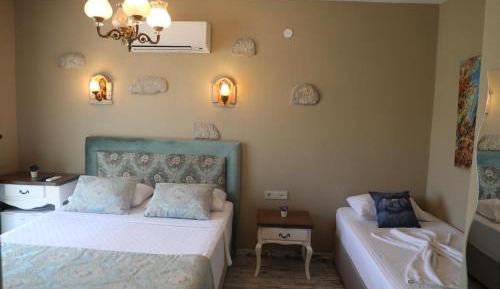 Deluxe Triple Room with Balcony (Pool View)