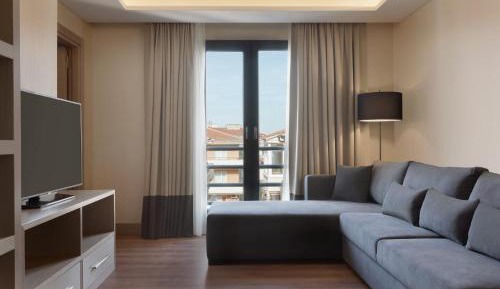 One-Bedroom King Suite with Kitchenette - Non-Smoking 
