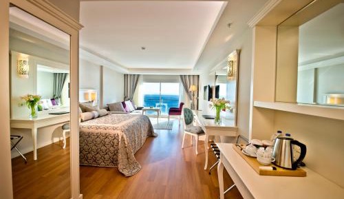 Deluxe Room with Sea View