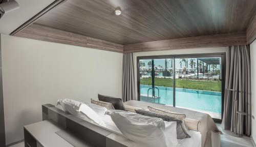Family Suite Swim Up Sea View