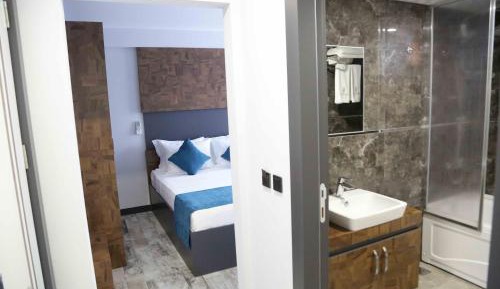 Suite with Mountain View
