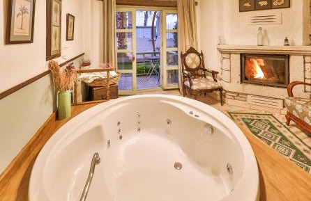 Deluxe Suite with Garden, Terrace, Fireplace & Jakuzzi