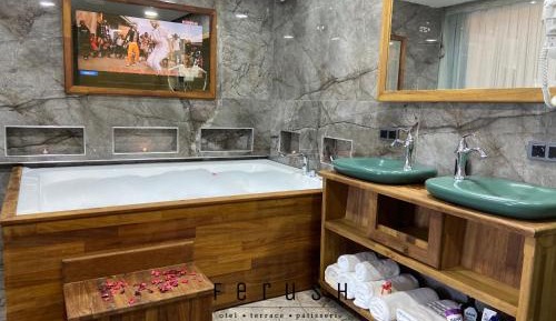 Suite with Sauna