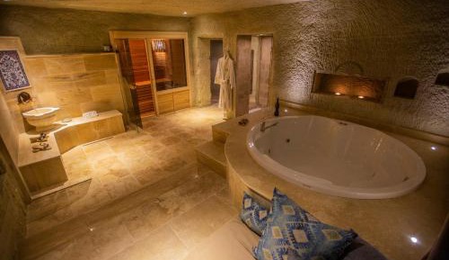 Royal Cave Suite 
