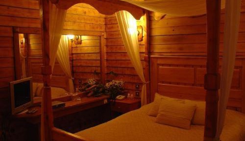 Honeymoon Room