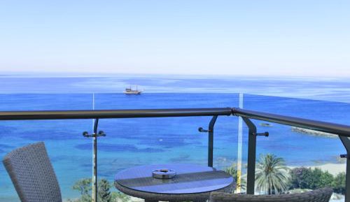 Family Room with Sea View (3 Adults + 2 Children)