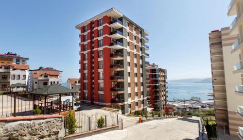 Three-Bedroom Apartment with Balcony and Sea View