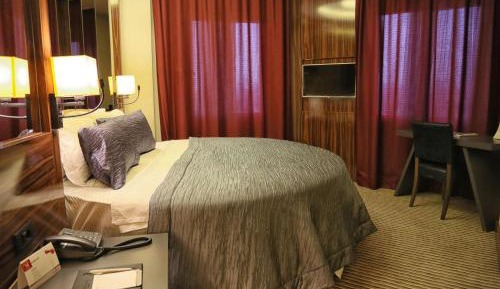 Deluxe Queen Room