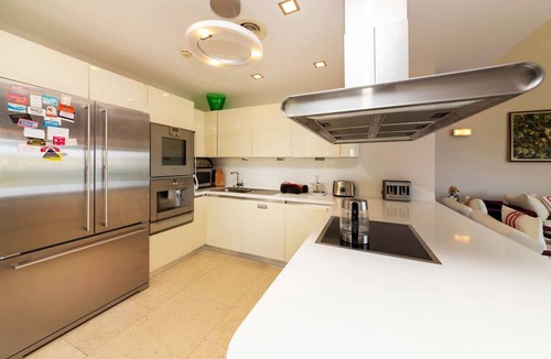 Golturkbuku Villa | Sea View Loft House w Shared Pool 1 min to Beach