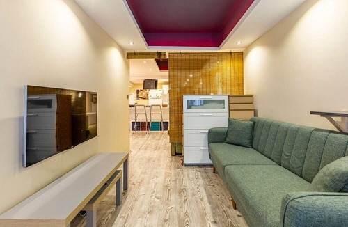 Harbiye Apartment | Modern Flat with Patio in Sisli