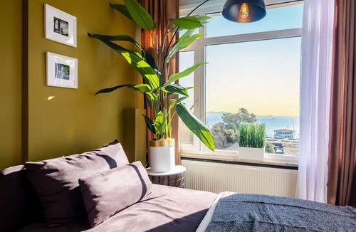 Moda Apartment | Chic Flat with Balcony near Moda Shore