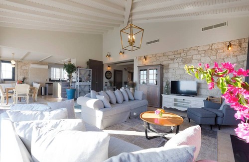 Cesme Villa | 7 BR with Ensuite Baths Magnificient View Luxury Villa Sunset Pool Cesme