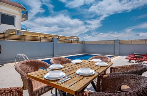 Kadriye Villa | Villa w Jacuzzi, Private Pool, Garden in Antalya