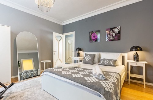 Fenerbahce Apartment | Spacious Flat with Balcony on Bagdat Street