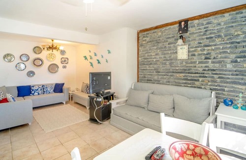 Dagbelen Villa | Stunning Sea View Villa w Garden, 5 min to Beach