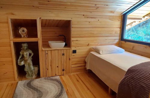 Camlihemsin Apartment | Meydan Şelale Apart is located in Çamlıhemşin, Rize, Turkey.