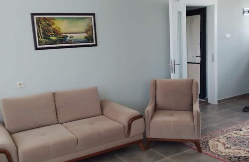 Cumhuriyet Apartment | Flat Close to Sea with Balcony in Seferihisar