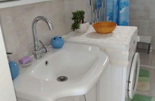Cumhuriyet Apartment | Flat Close to Sea with Balcony in Seferihisar