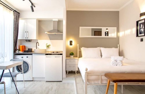 Old Town Apartment | Invigorating Studio Flat near Kordon in Alsancak