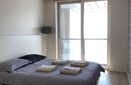 Zeytinburnu Apartment | Flat for rent in complex with sea,view, pool,gym