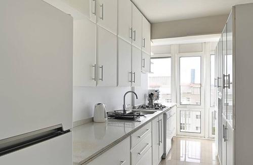 Besiktas Apartment | This apartment is a 3 bedroom(s), 1 bathrooms, located in Beşiktaş, İstanbul.