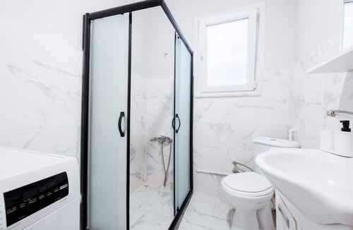 Harbiye Apartment | Vibrant Flat with Balcony 6 min to City Nisantasi
