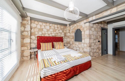 Kaleici Apartment | Authentic Flat with Garden 5 min to Beach