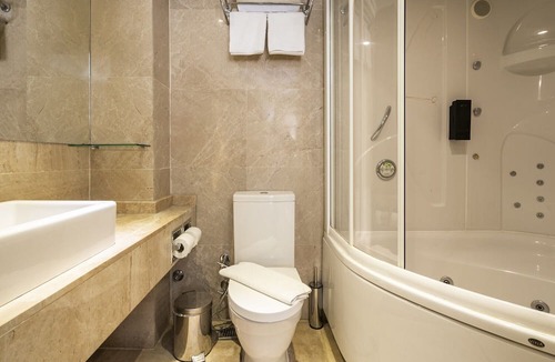 Kaleici House | Glamorous Flat with Jacuzzi near Hadrian's Gate
